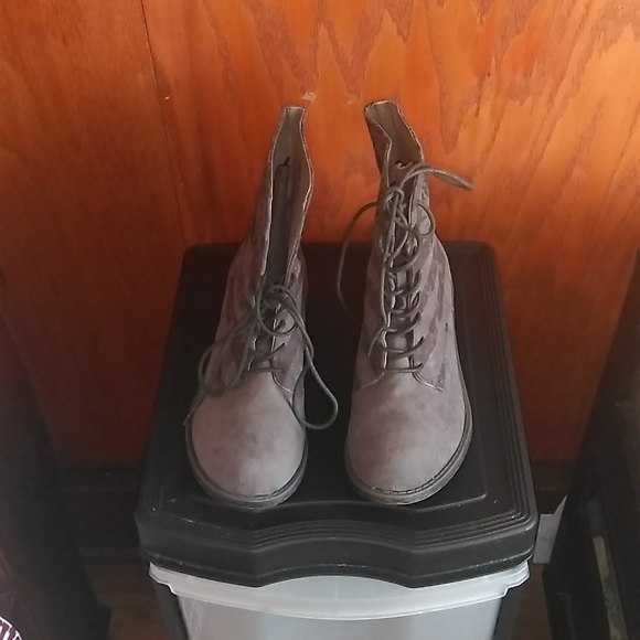 Women boots - Picture 3 of 6